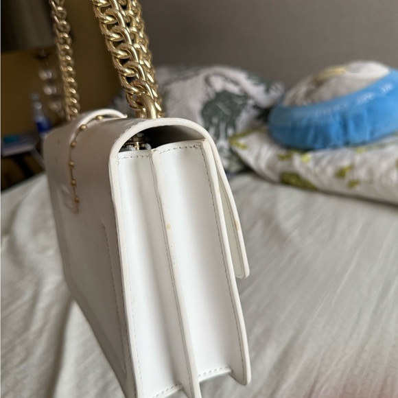 Pinko White Leather Shoulder Bag with Gold Chain and Accents 28cm - Picture 4 of 10